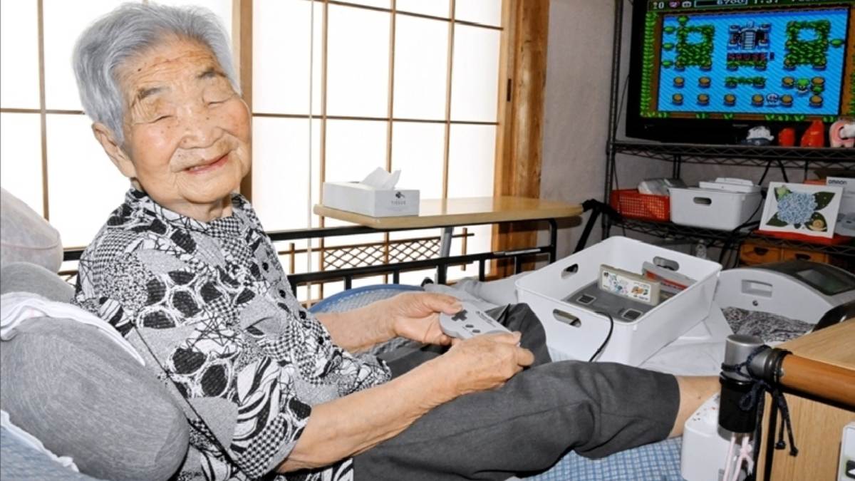 Abuelita japonesa de 100 años revela su secreto de longevidad: jugar videojuegos