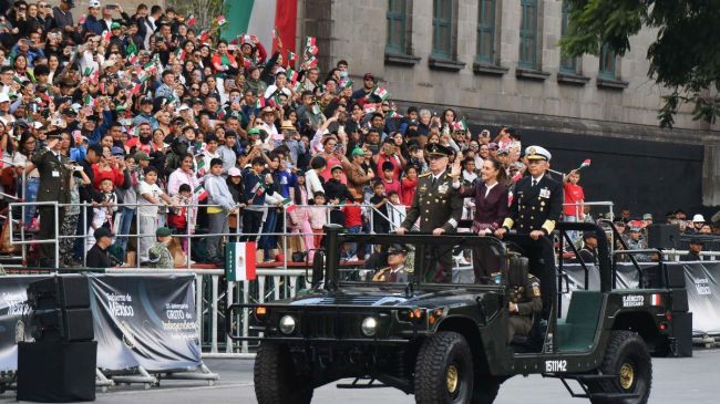  encabeza Sheinbaum desfile destaca mujeres.jpg
