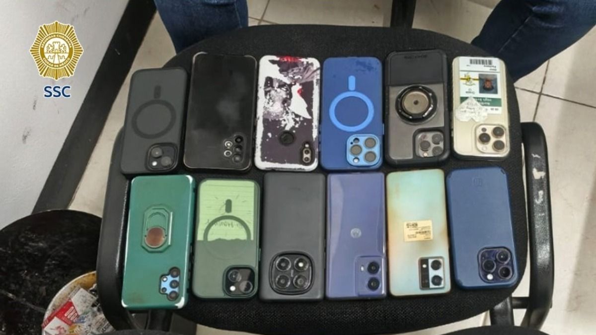 Arrestan a adolescente con 13 celulares robados durante festejos del Grito en el Zócalo