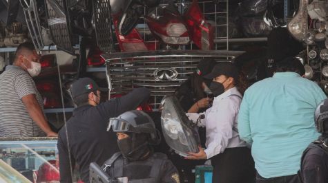 Decomisa Marina en CDMX 121 toneladas de autopartes y detiene a 46 personas