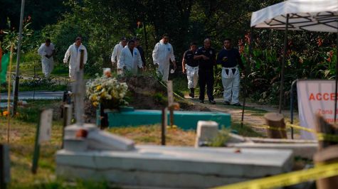 Fiscalía capitalina recupera 23 cuerpos de fosa común en el Panteón de Dolores