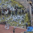 Tras los incidentes en el estadio y las cargas policiales en el hotel, la comitiva de Messi se trasladó al aeropuerto Tras los incidentes en el estadio y las cargas policiales en el hotel, la comitiva de Messi se trasladó al aeropuerto