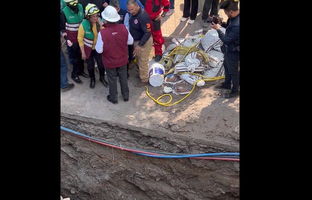 En la Miguel Hidalgo, socavón deja un muerto