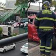La víspera del 24 de diciembre, marcada por una alta afluencia de personas y vehículos en las calles, dejó dos siniestros viales distintos sobre avenida Canal de Miramontes La víspera del 24 de diciembre, marcada por una alta afluencia de personas y vehículos en las calles, dejó dos siniestros viales distintos sobre avenida Canal de Miramontes