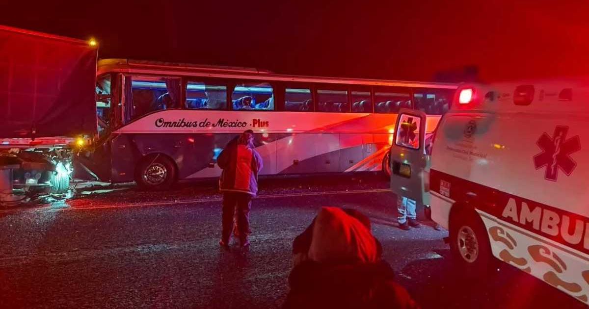 Choque frontal entre autobús y tráiler en Zacatecas deja un muerto y 10 ...