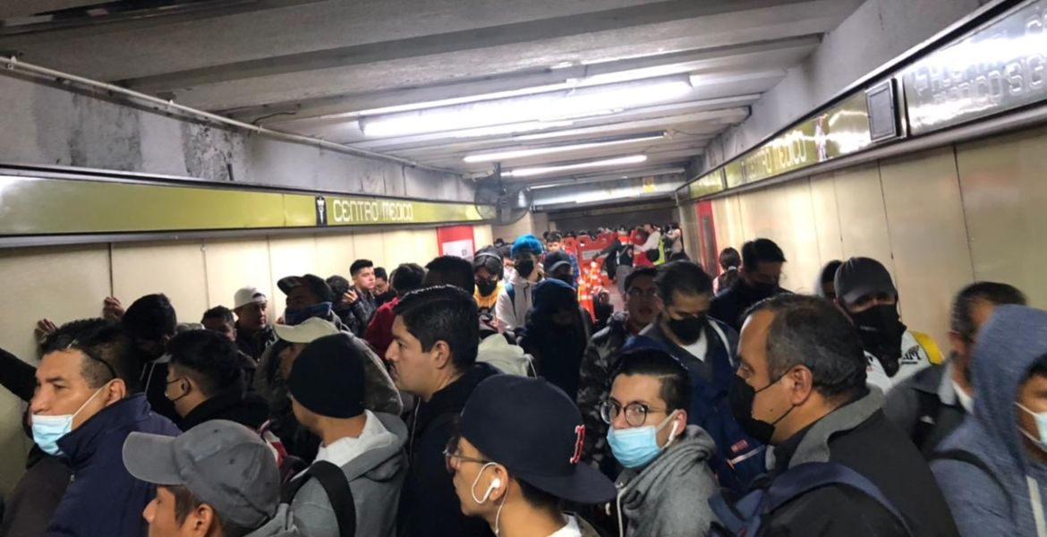 Largas filas en L3 y L6 del Metro provocan retrasos de al menos 20 minutos