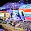 suman 10 muertos descarrilamiento trenes Espana.jpg