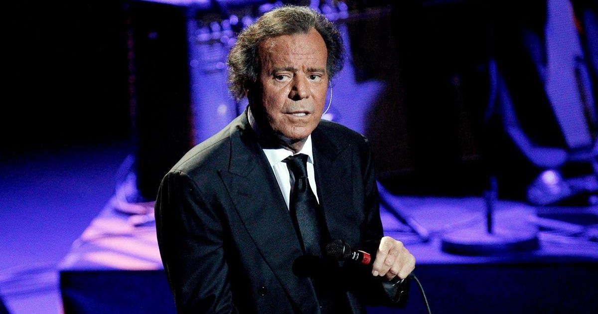 Julio Iglesias demanda a vicepresidenta Yolanda Díaz por injurias