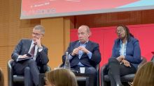 increpan alumnos Francia Felipe Calderon gritan asesino.jpg