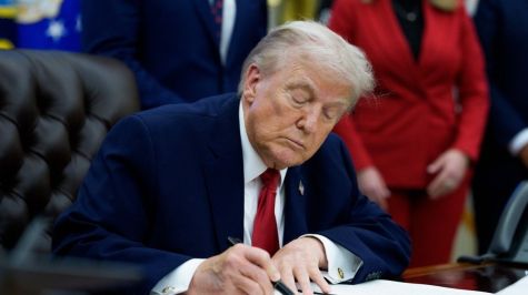 Impondrá Estados Unidos aranceles a bienes de países que vendan petróleo a Cuba