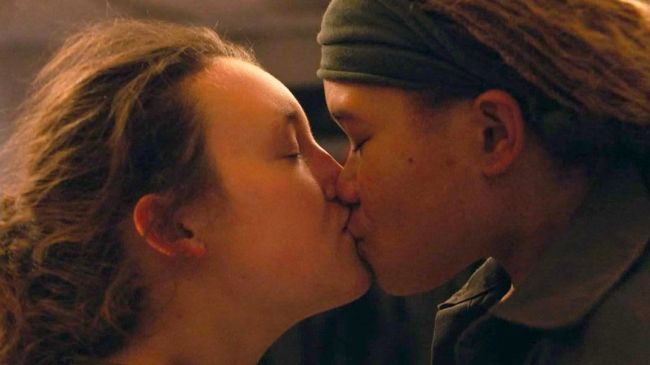 0-ellie-and-riley-kiss-in-hbo-s-the-last-of-us-episode-7.jpg