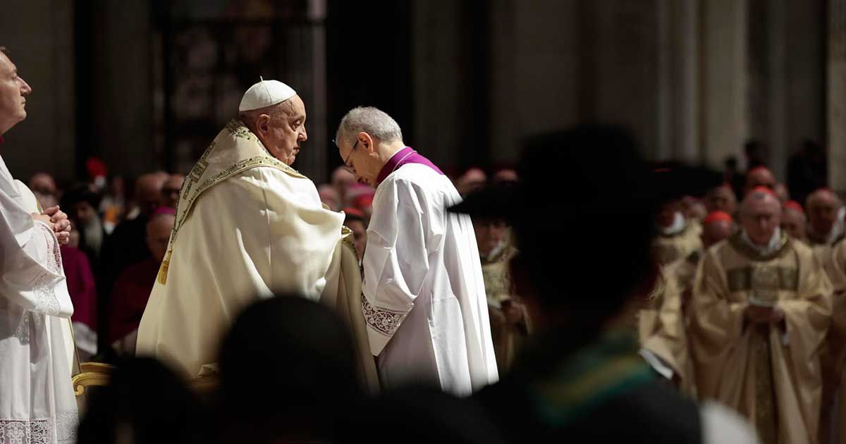 Abre el Papa Francisco la Puerta Santa y da inicio al Jubileo
