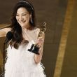 0-michelle_yeoh-win-oscar-efe.jpg