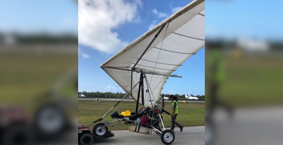Dos cubanos llegan a Florida a bordo de un ala delta con motor