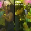 Yeri Mua causa controversia en TikTok al arrojar una bebida a un fan durante una fiesta
