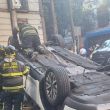 De acuerdo con reportes oficiales, el incidente ocurrió alrededor de las 08:00 horas, cuando el vehículo quedó volcado sobre su toldo en plena vía pública. De acuerdo con reportes oficiales, el incidente ocurrió alrededor de las 08:00 horas, cuando el vehículo quedó volcado sobre su toldo en plena vía pública.