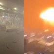 Ataques iraníes en Emiratos Árabes Unidos dejan un muerto y once heridos en los aeropuertos de Abu Dabi y Dubái.