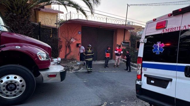 Posteriormente, los tres afectados fueron trasladados a un hospital cercano, donde recibieron atención médica especializada.