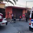 Posteriormente, los tres afectados fueron trasladados a un hospital cercano, donde recibieron atención médica especializada.