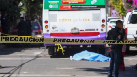 Personas que se encontraban en la zona solicitaron el apoyo de los servicios de emergencia, por lo que al lugar acudieron elementos de seguridad pública y paramédicos de la Cruz Roja.