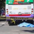 Personas que se encontraban en la zona solicitaron el apoyo de los servicios de emergencia, por lo que al lugar acudieron elementos de seguridad pública y paramédicos de la Cruz Roja. Personas que se encontraban en la zona solicitaron el apoyo de los servicios de emergencia, por lo que al lugar acudieron elementos de seguridad pública y paramédicos de la Cruz Roja.