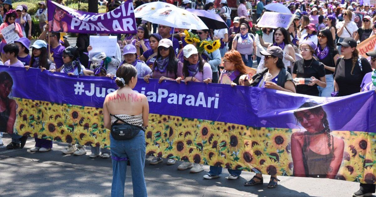 Marchan miles de mujeres en CDMX contra la violencia este 8M