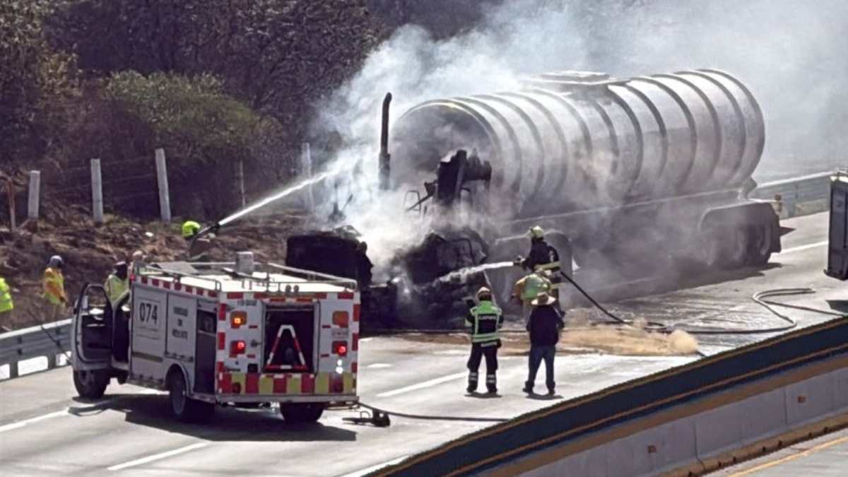 El incidente ocurre durante el periodo vacacional de Semana Santa, cuando se registra alta afluencia de vehículos en las principales carreteras del país.