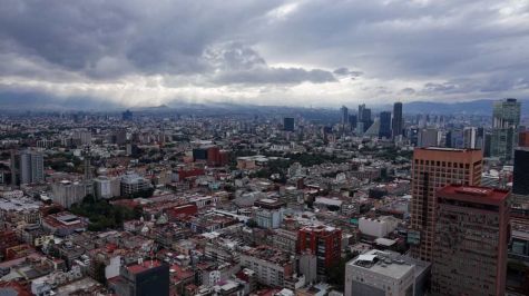 De acuerdo con la dependencia capitalina, se esperan vientos con rachas de entre 50 y 59 kilómetros por hora, lo que podría generar diversas afectaciones en el entorno urbano.