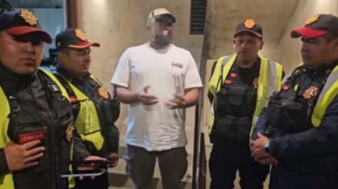 De acuerdo con el reporte, la mujer explicó a los policías que había tenido una fuerte discusión con su pareja, lo que la llevó a considerar arrojarse.