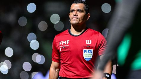 Árbitro asistente Marco Antonio Bisguerra. MexSport