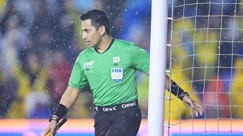 Árbitro asistente Alberto Morin. MexSport