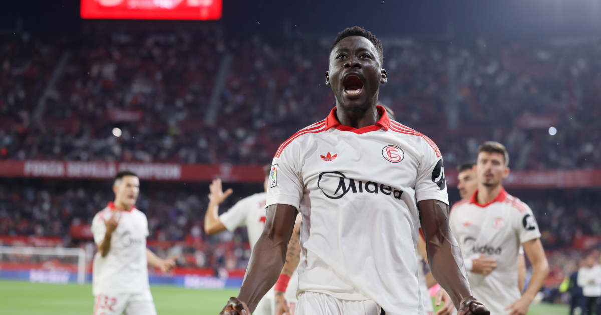Sevilla vence al Atlético y toma aire en la lucha por el descenso