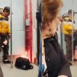 El video  del hombre que incendió el Metro Foto: @MetroViralMx