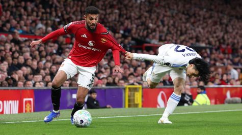 Errores defensivos y expulsión de Lisandro condicionan la caída en Old Trafford