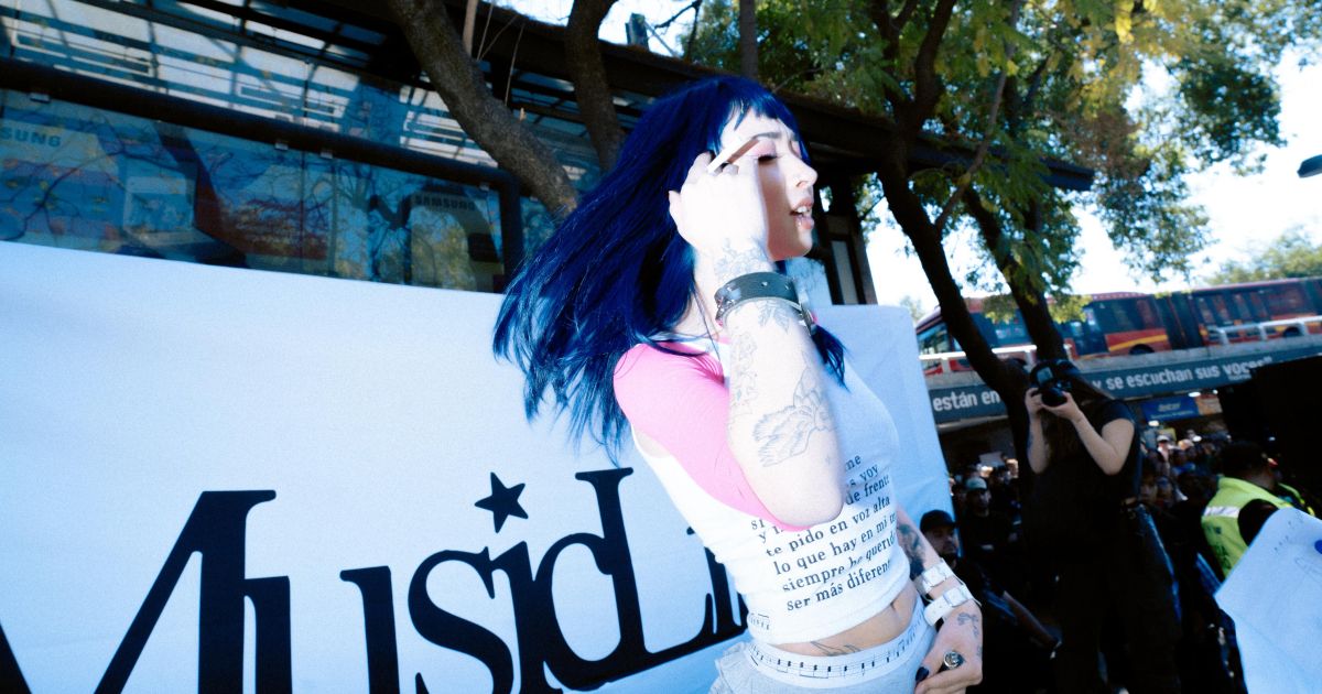 Iza Tkm en la Glorieta de Insurgentes Iza Tkm en la Glorieta de Insurgentes