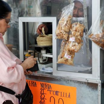 Comercializadores y productores acuerdan mantener en 910 pesos el precio de la canasta básica (Cuartoscuro)