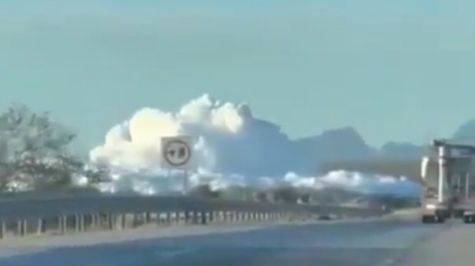 Volcadura de pipa que transportaba amoniaco deja 14 intoxicados en la Hermosillo–Guaymas (redes sociales)