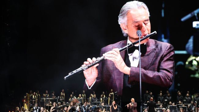 Andrea Bocelli juanto a Los Ángeles Azules cantaron ante 130 mil personas en el Zócalo (Foto: Cuartoscuro)