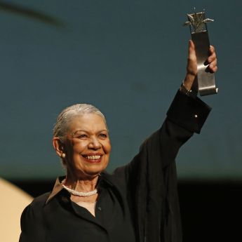 La actriz mexicana María Luisa Huertas recibe el homenaje a la Trayectoria Cine Mexicano, esto durante la inauguración de la 41 Edición del Festival Internacional de Cine de Guadalajara (Foto Cuartoscuro)