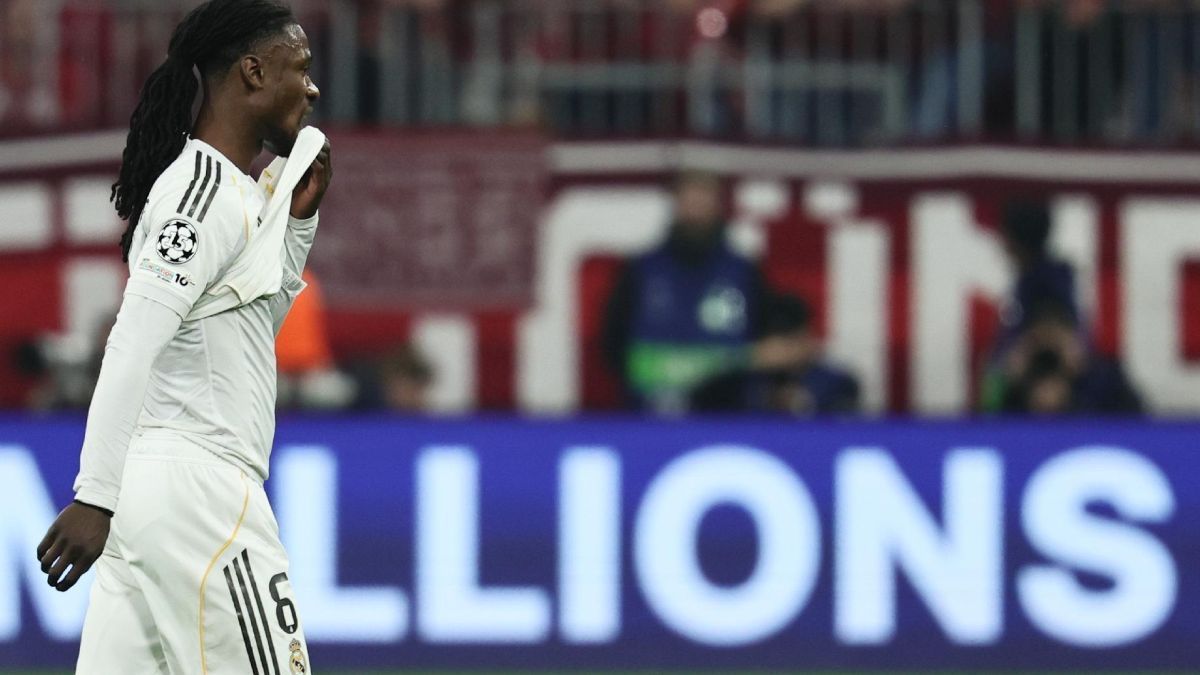 Eduardo Camavinga expulsado por doble amarilla en Champions League. EFE