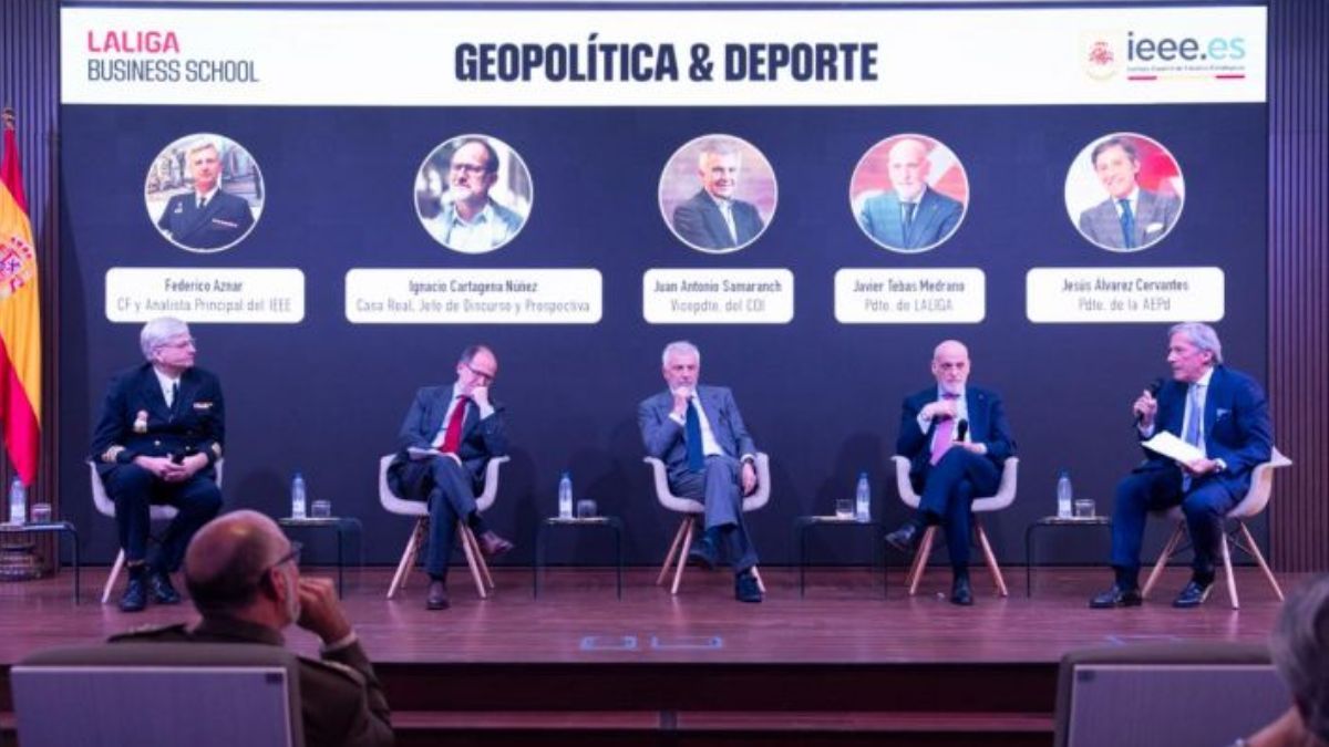 COI hace público interés por reformar la categoria masculina de futbol para emular al Mundial. LaLiga