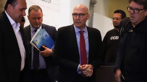 Familiares de personas desaparecidas, no invitados a la reunión con el Alto Comisionado de la ONU para los Derechos Humanos, Volker Türk, lo increparon a su salida del Centro Cultural España (Cuatoscuro) 