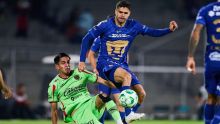 Alan Medina se fractura el tobillo y queda fuera del torneo con Pumas. MexSport