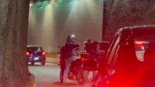 Sujetos en moto roban Rolex a automovilista en bajo puente de Santa Fe; SSC investiga (captura tomada de redes)