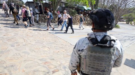 Efectivos de la Guardia Nacional encabezan las labores de seguridad en la zona arqueológica de Monte Albán.  Foto Cuarto Oscuro 