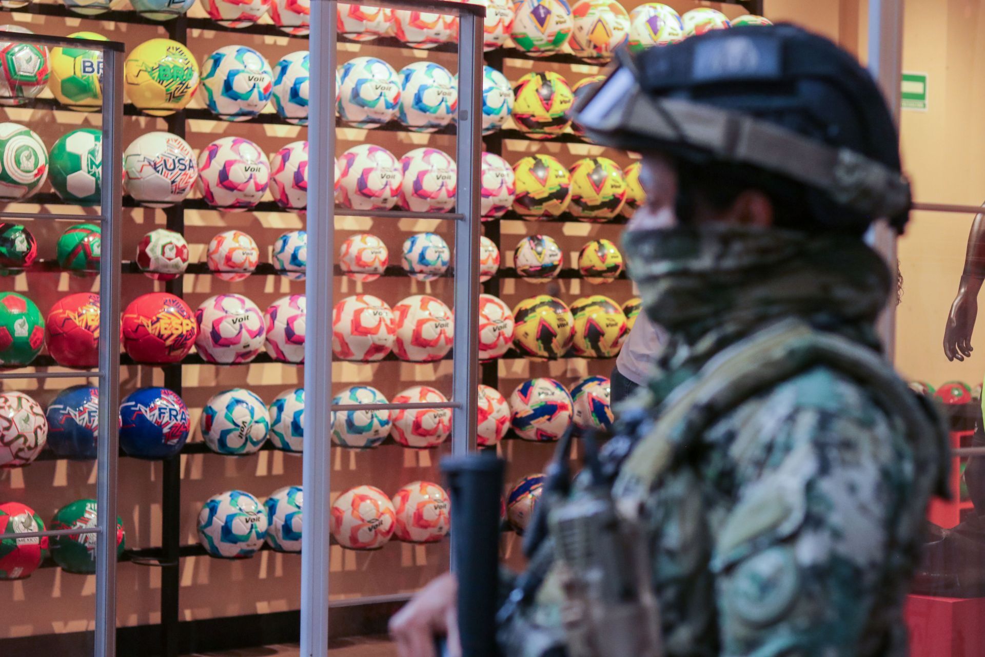 En el operativo participaron elementos de la Marina y la SSC. Foto Axel Sánchez 