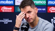 Nicolás Larcamón se despide de jugadores de Cruz Azul. MexSport