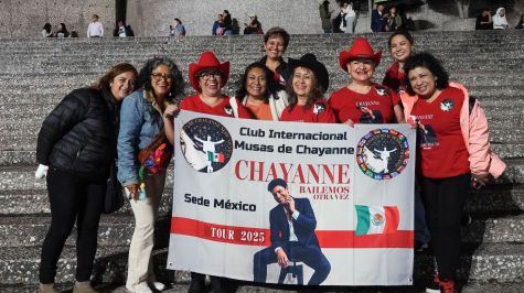 El club de fans "Las Musas de Chayanne" se hizo presente para apoyar al artista. Foto Camila Ayala