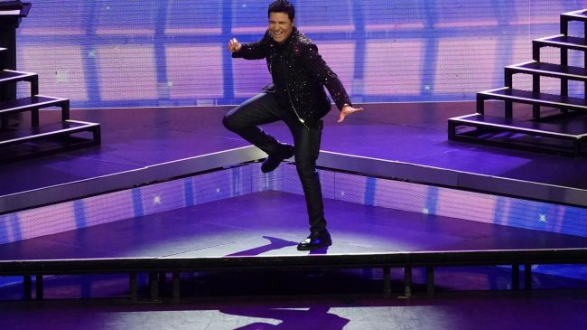 El cantante boricua abrió el concierto con el tema homónimo de su gira "Bailemos otra vez". Foto Camila Ayala