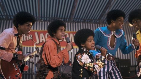 En poco más de dos horas, recorreremos la vida del artista desde su infancia. Foto Universal Pictures